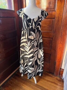 Black and White Tropical  Maxi Dress